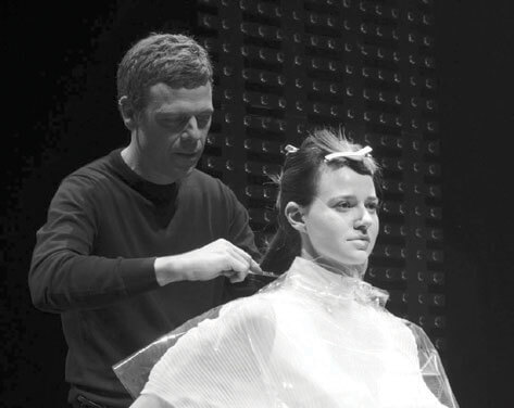 Renato Cutting hair picture